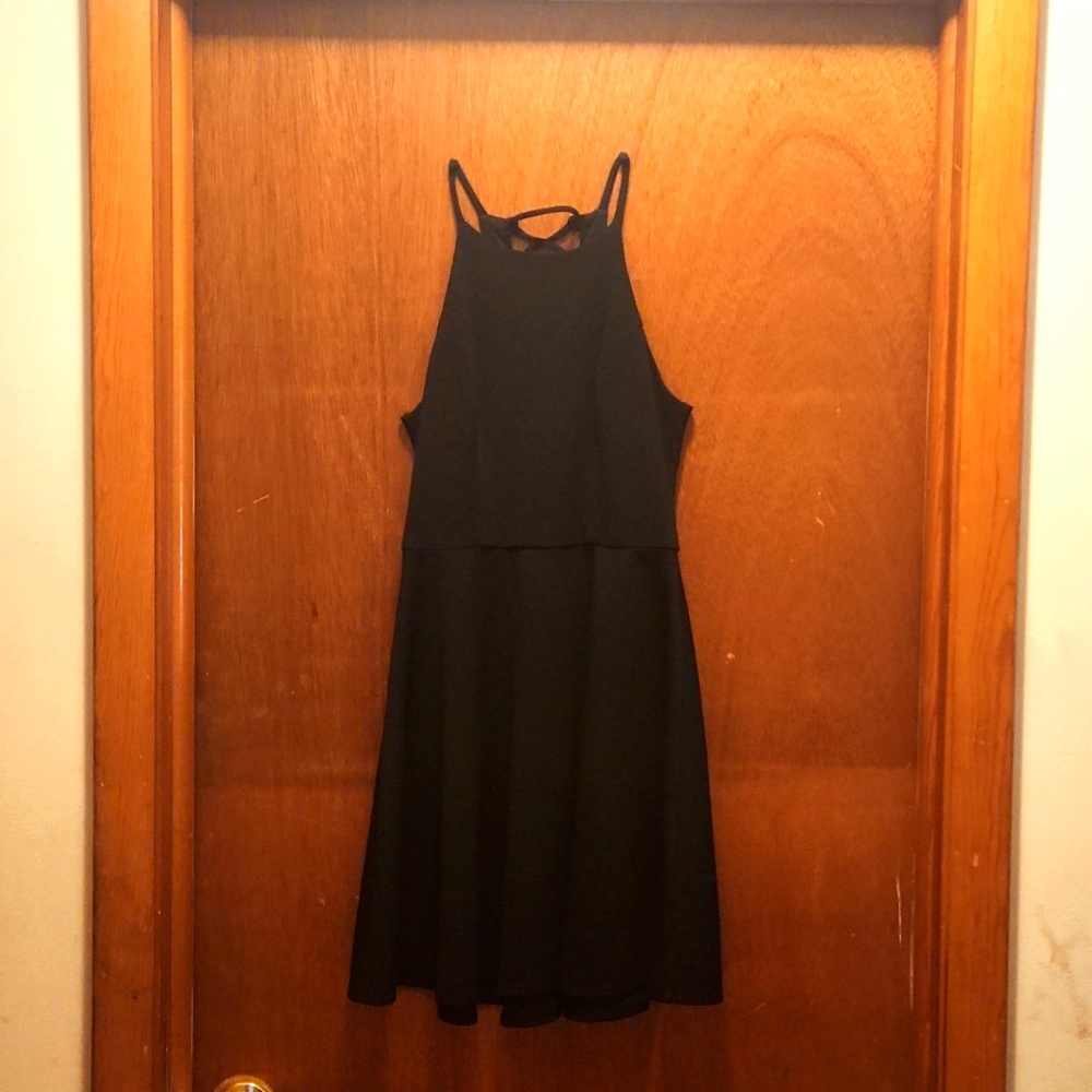 Mid thigh black dress. Size small.